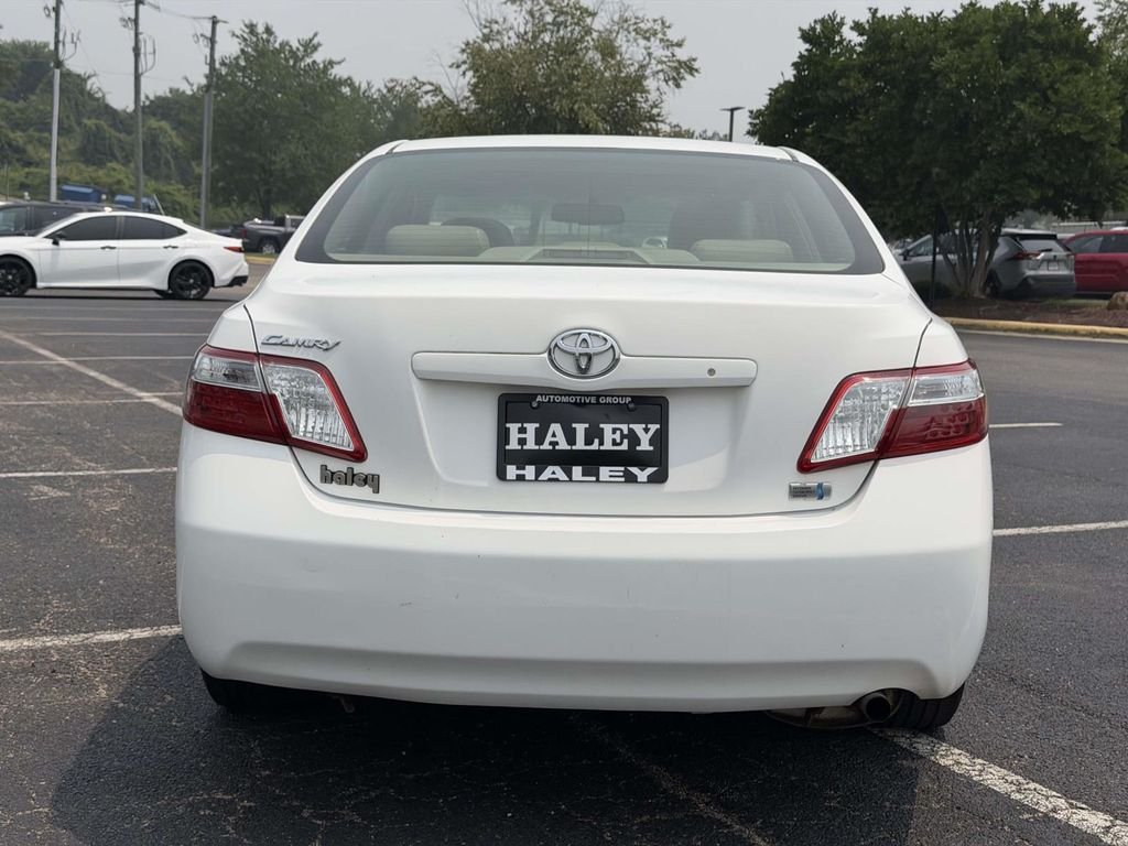 Used 2007 White Toyota Base image 21