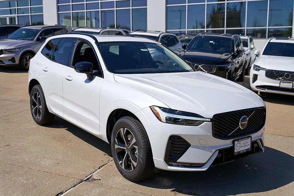 New 2026 Crystal White Volvo Core image 4