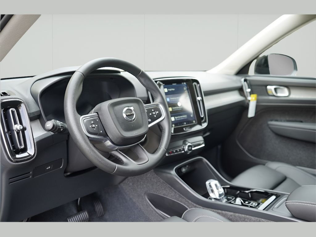 2025 Volvo XC40 Plus - Photo 17