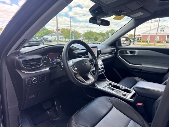 Used 2023 Black Ford XLT image 9