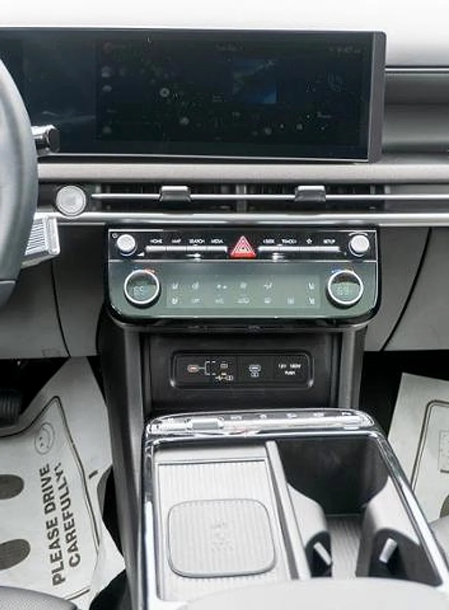 Used 2025 Shimmering Silver Hyundai Limited image 16