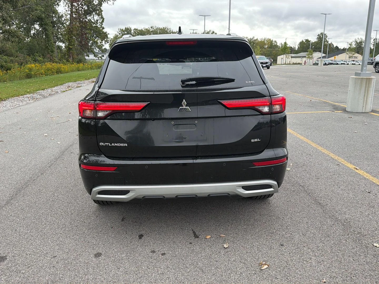 Used 2022 Black Diamond Mitsubishi SEL image 4
