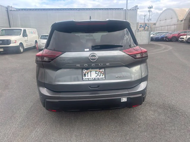 Used 2024 Gray Nissan SV image 4