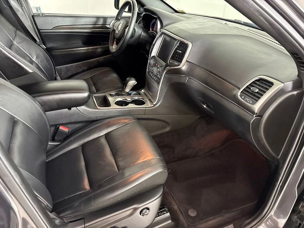 Used 2018 Gray Jeep Limited image 21