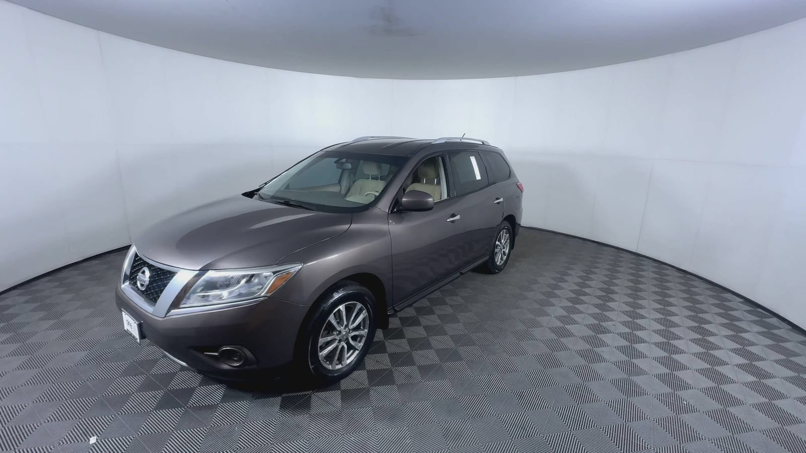 Used 2015 Java Metallic Nissan S image 3