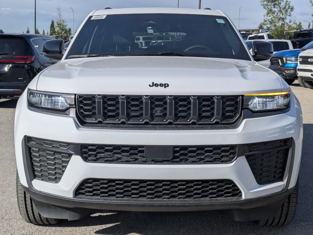 New 2026 White Jeep Altitude - - 4x4 - Power Sunroof - Trailer Tow Pkg - 20 Black Wheels - Remote Start & More! image 3