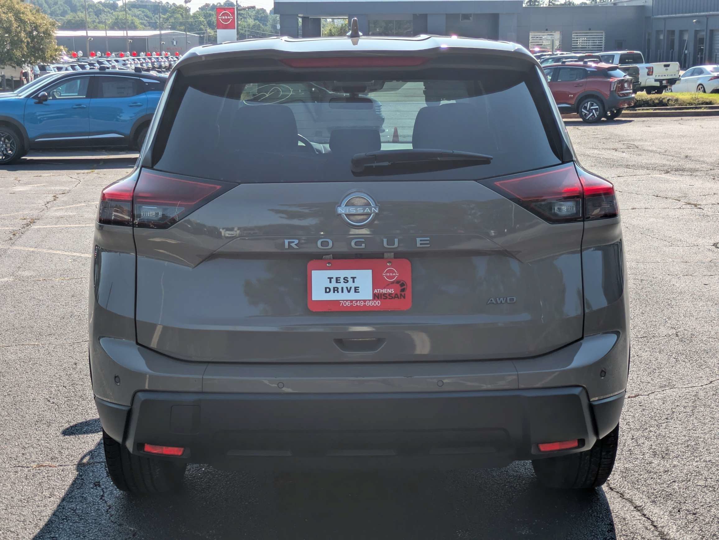 Used 2025  Nissan SV image 4