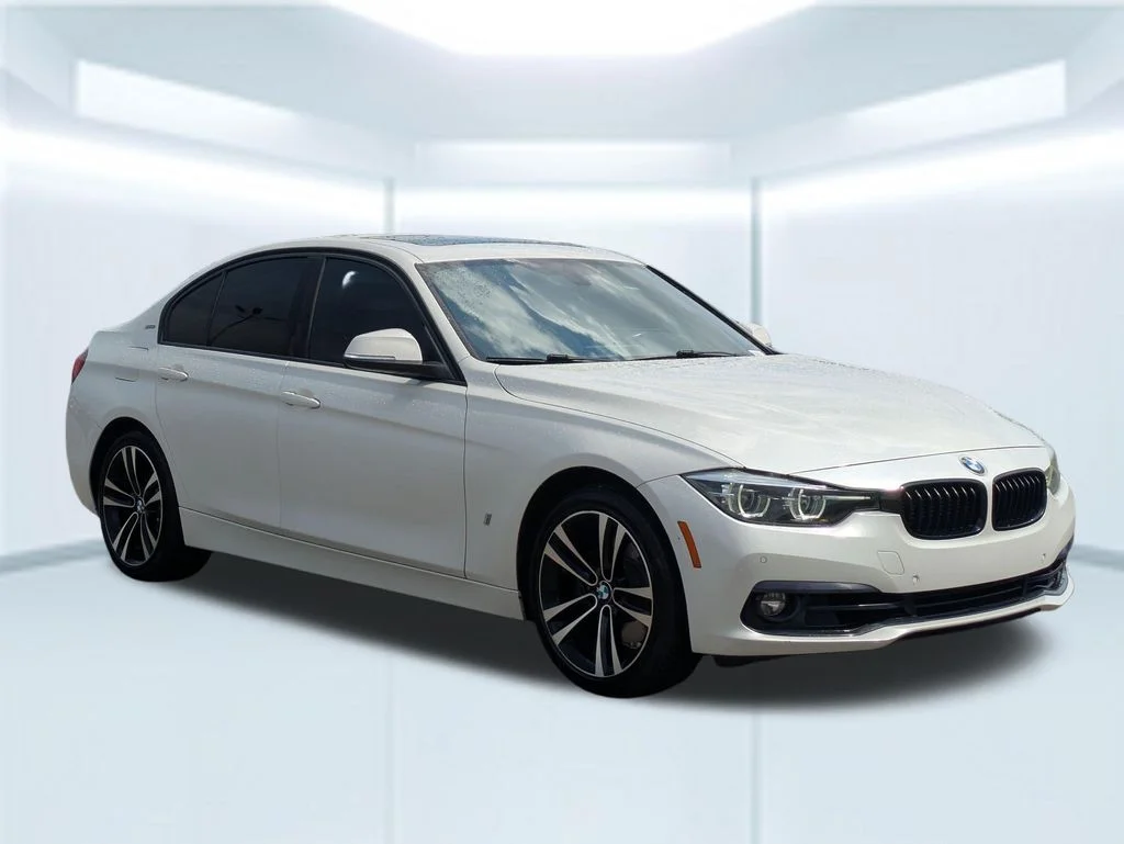 Used 2018 White BMW 330e iPerformance image 7