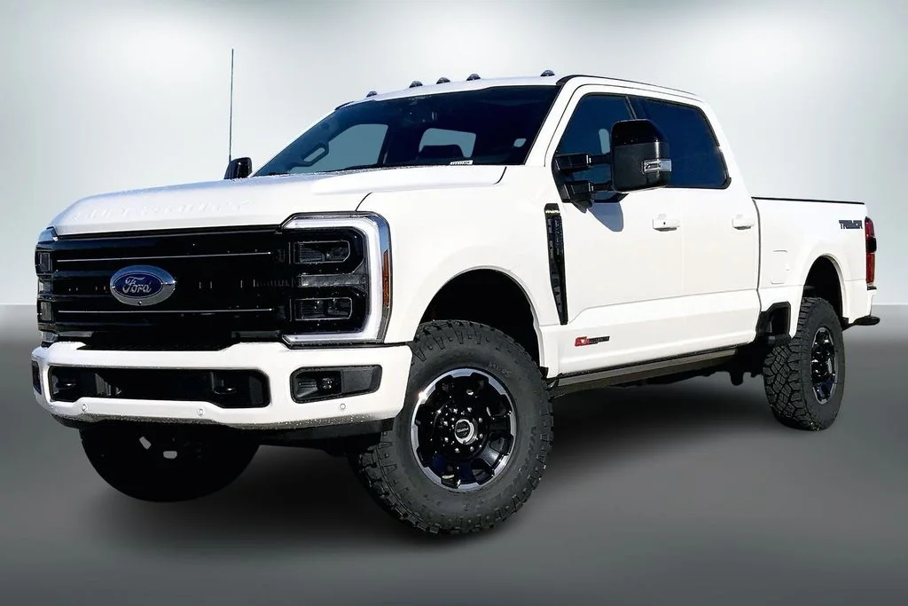 New 2026 Star White Metallic Tri-Coat Ford Platinum image 2