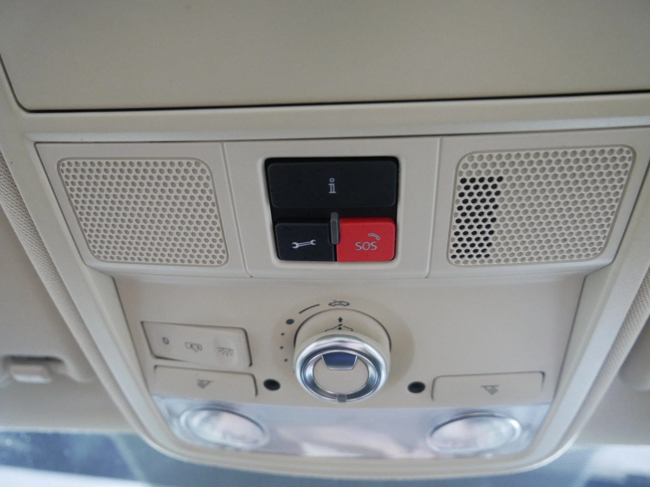 Used 2014 Candy White Volkswagen SE w/Connectivity/Sunroof image 33