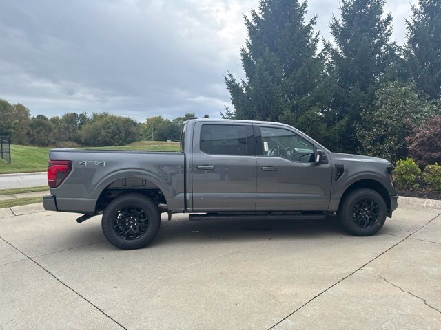 New 2026 Carbonized Gray Metallic Ford XLT image 35