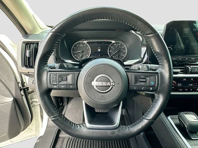 Used 2022 White Nissan SL image 11