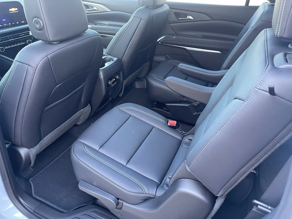 New 2027 Polar White Tricoat Chevrolet LT image 25