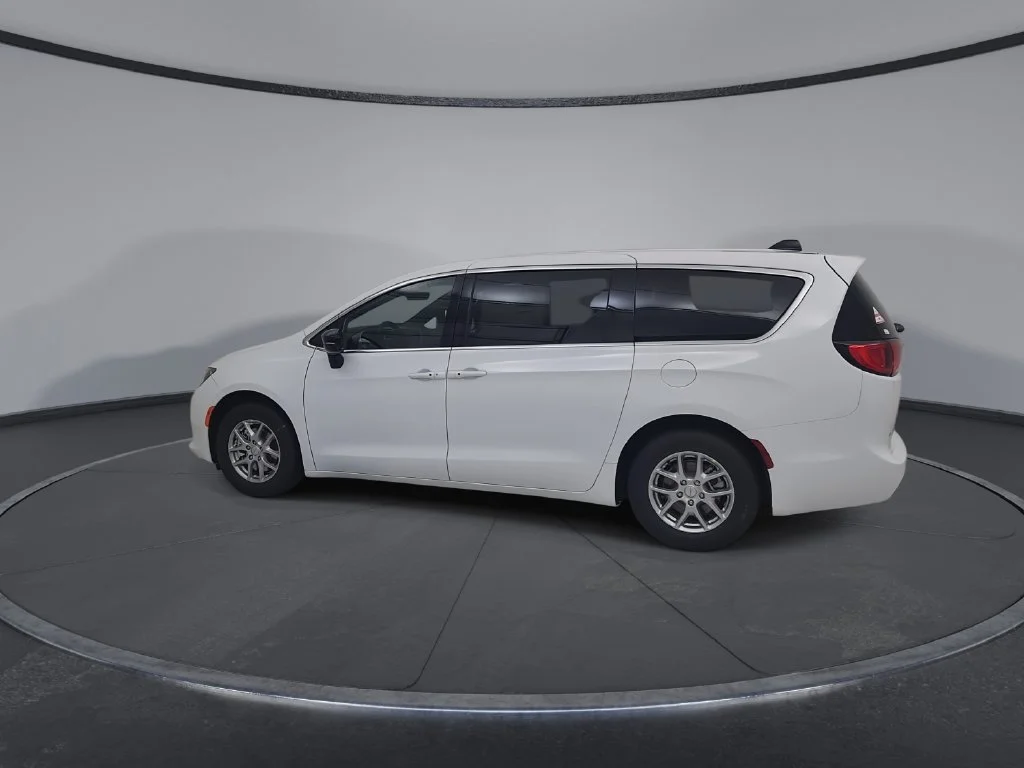 New 2027 Bright White Clear-Coat Paint Chrysler LX image 9