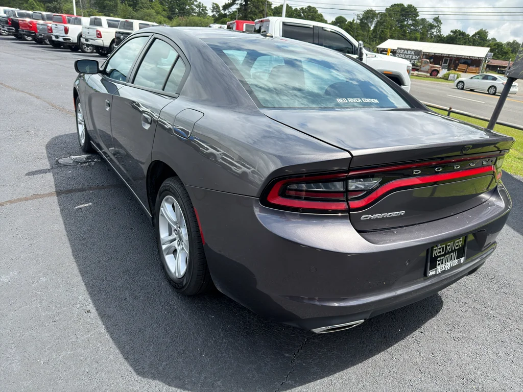 Used 2022 Granite Pearlcoat Dodge SXT image 8