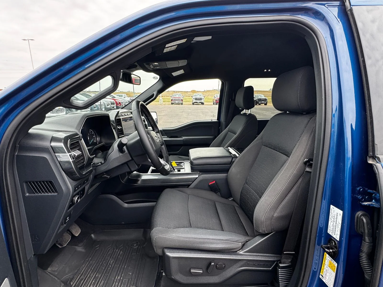 Used 2023 Blue Metallic Ford XLT image 9