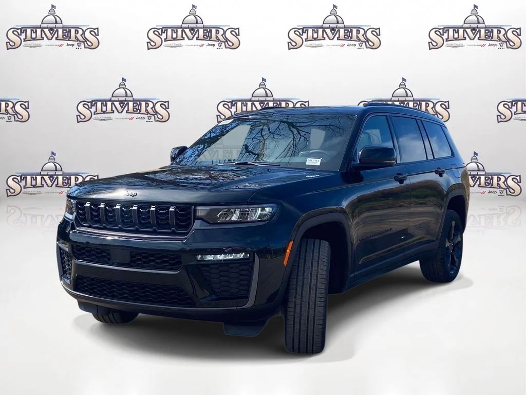New 2026 Diamond Black Crystal Pearl-Coat Exterior Paint Jeep Limited image 3