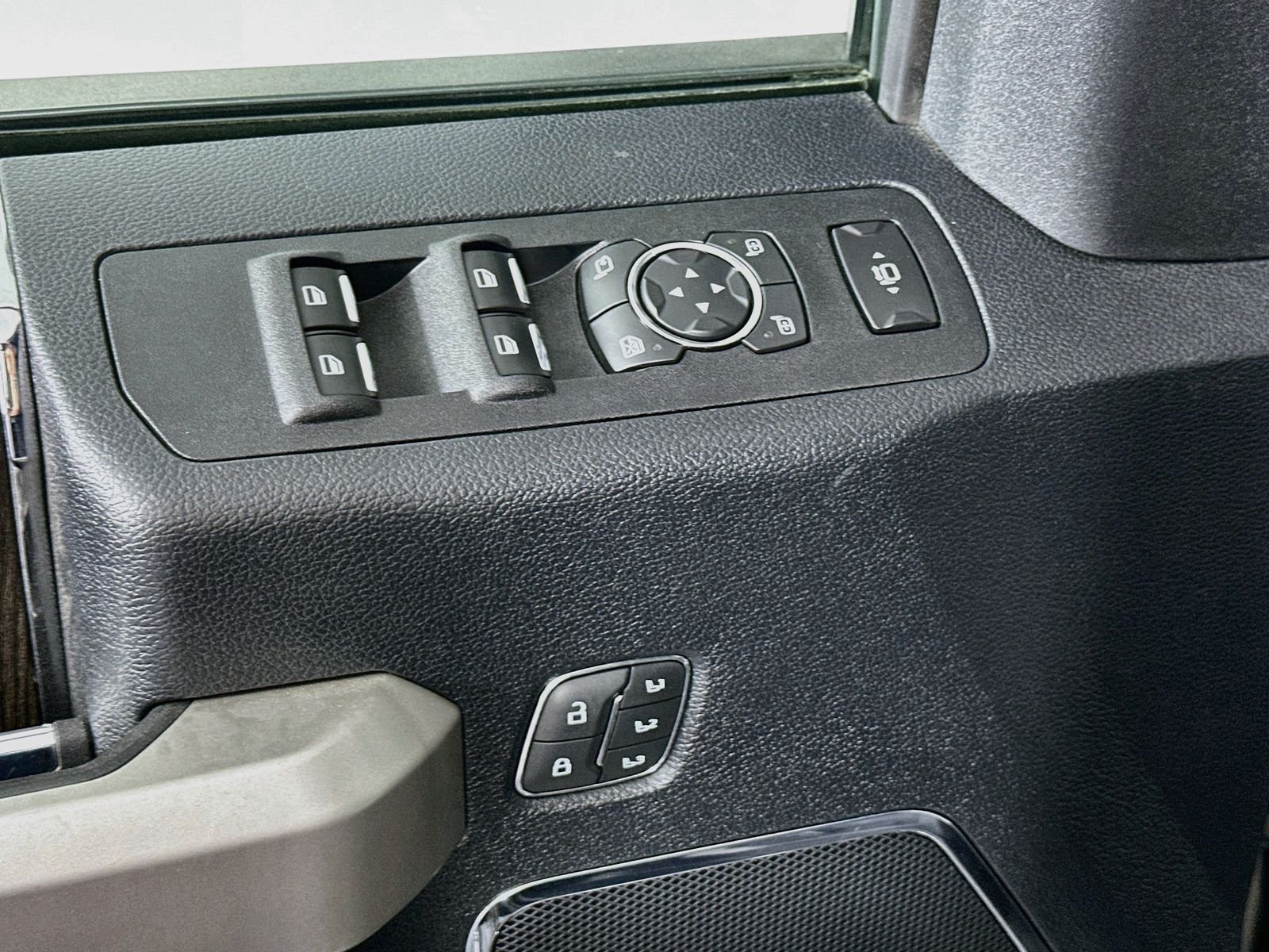 Used 2020 Black Metallic Ford Lariat image 18