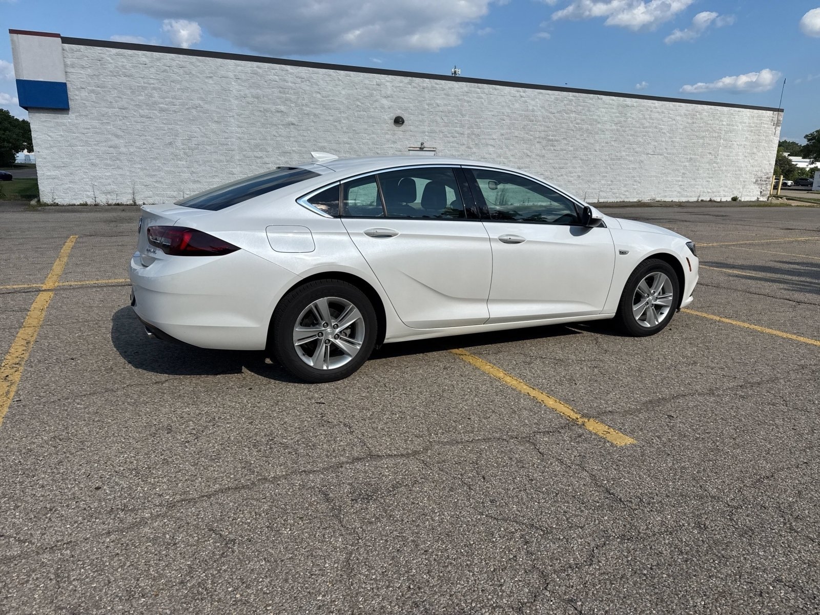 Used 2019 White Frost Tricoat Buick Preferred image 18