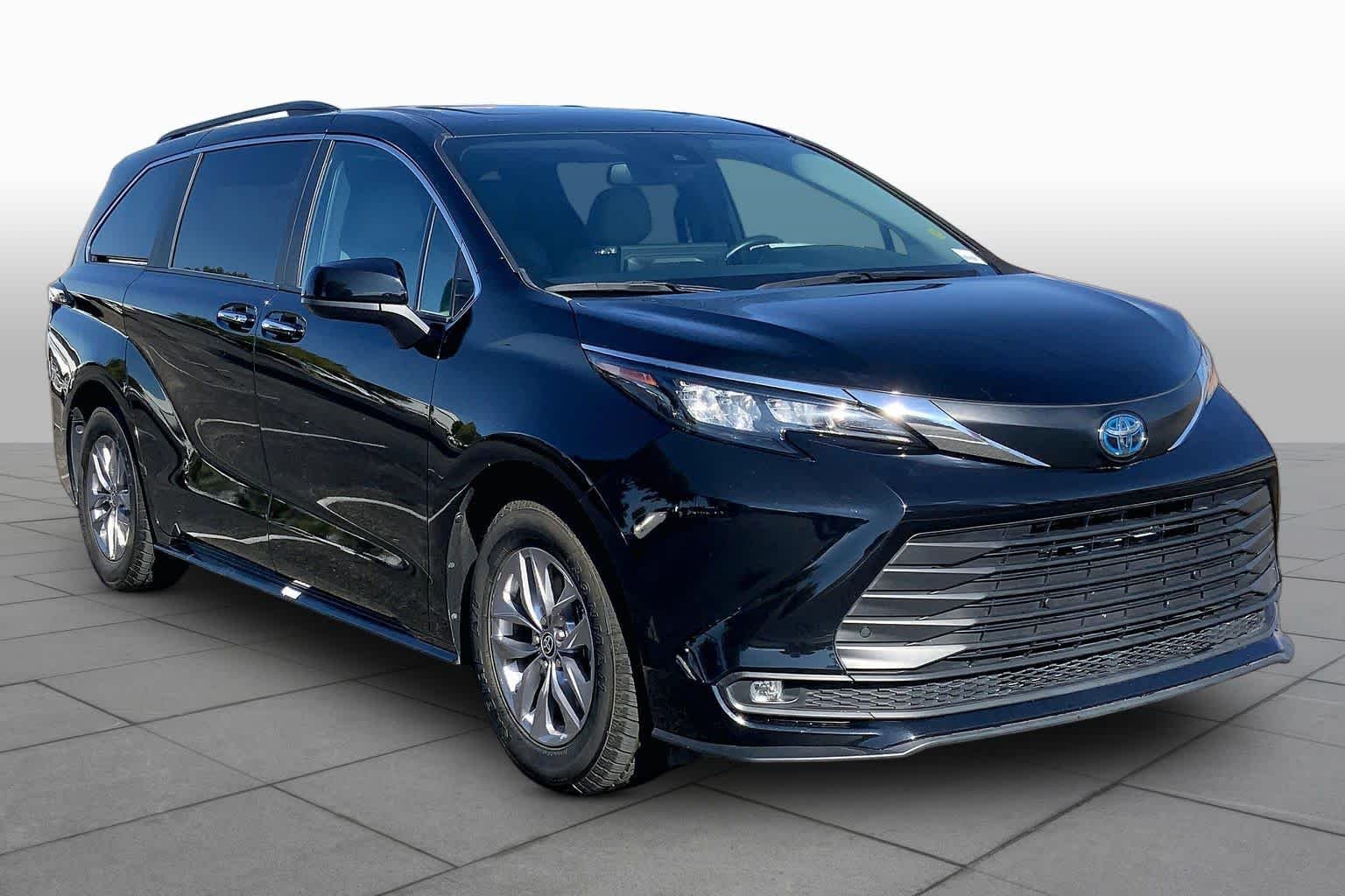 Used 2025 Midnight Black Metallic Toyota XLE image 3