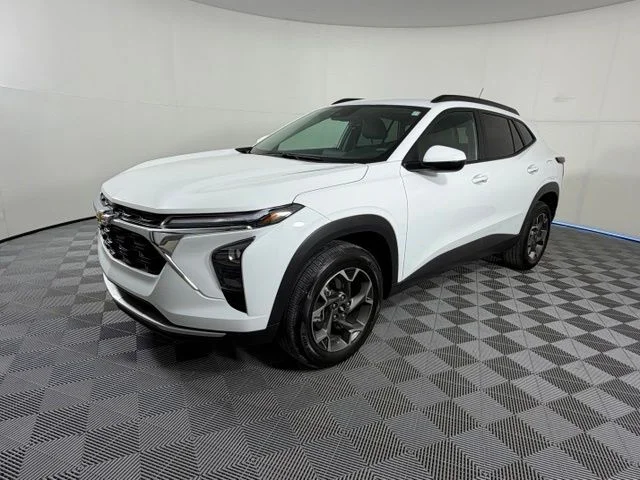 Used 2024 White Chevrolet LT image 3