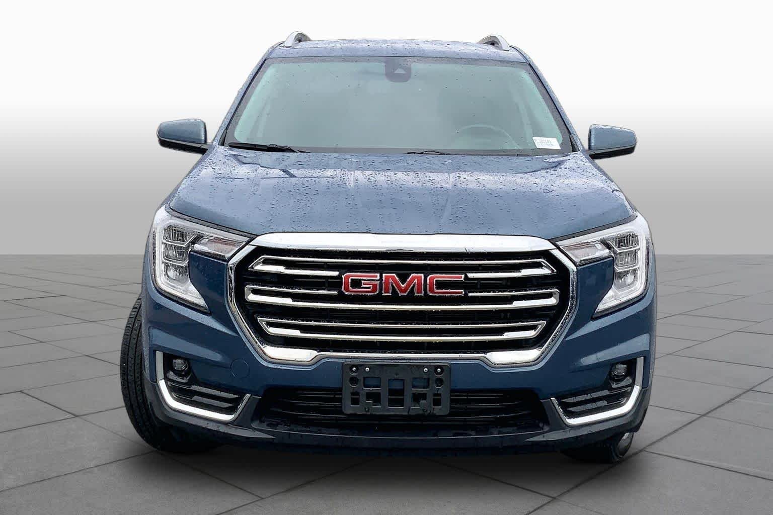 Used 2024 Downpour Metallic GMC SLT image 4