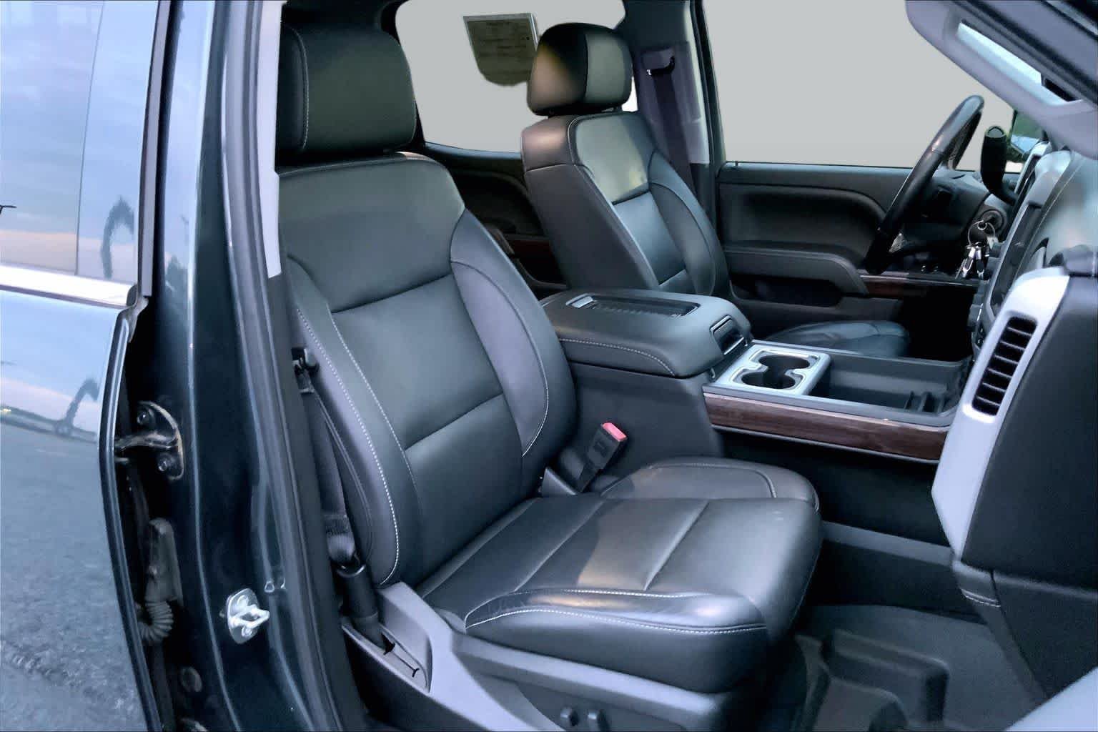 Used 2018 Dark Slate Metallic GMC SLT image 9
