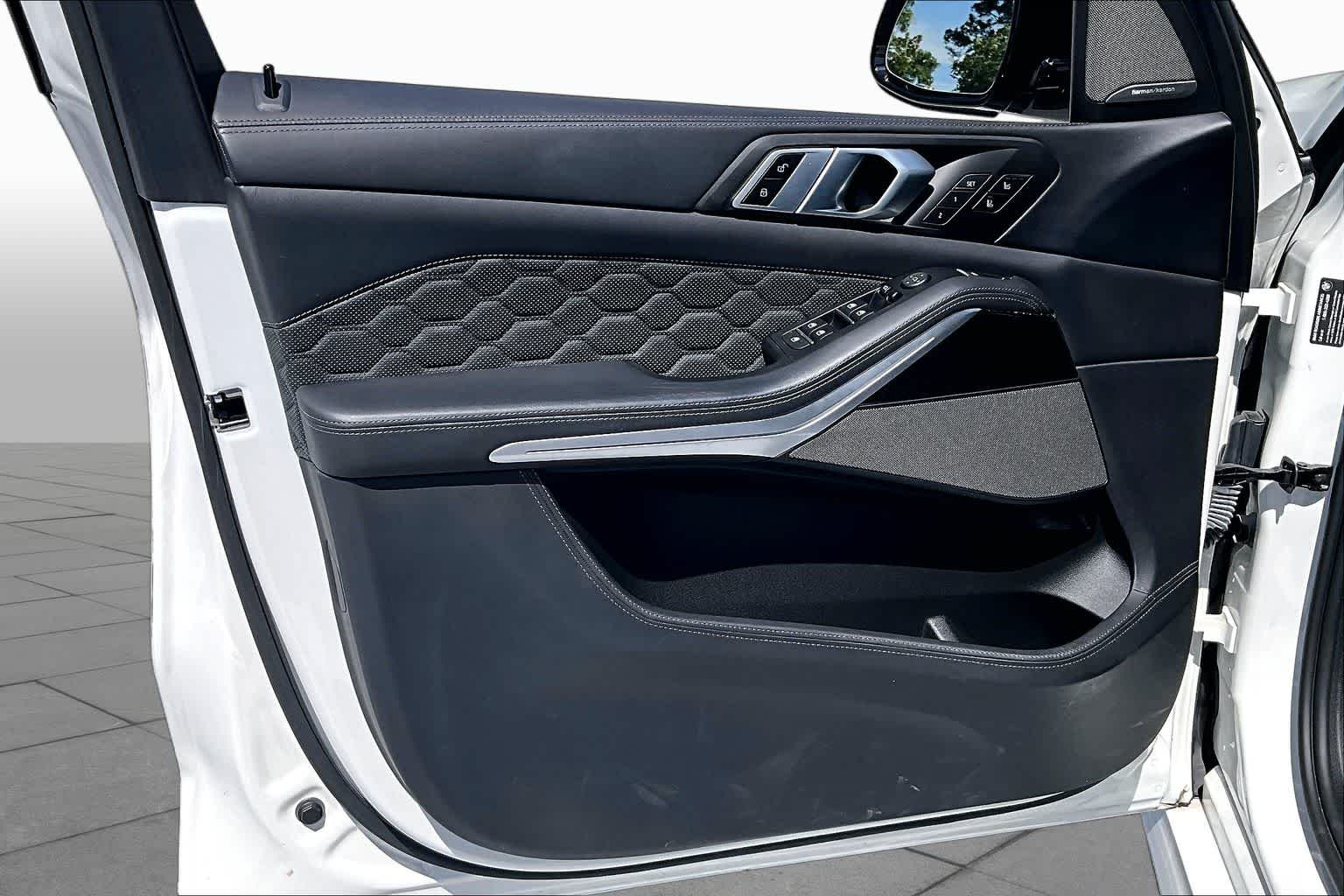 Used 2022 Alpine White BMW  image 20