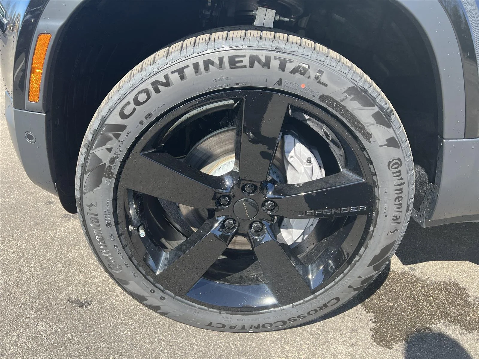 New 2026 Santorini Black Metallic Land Rover S image 6