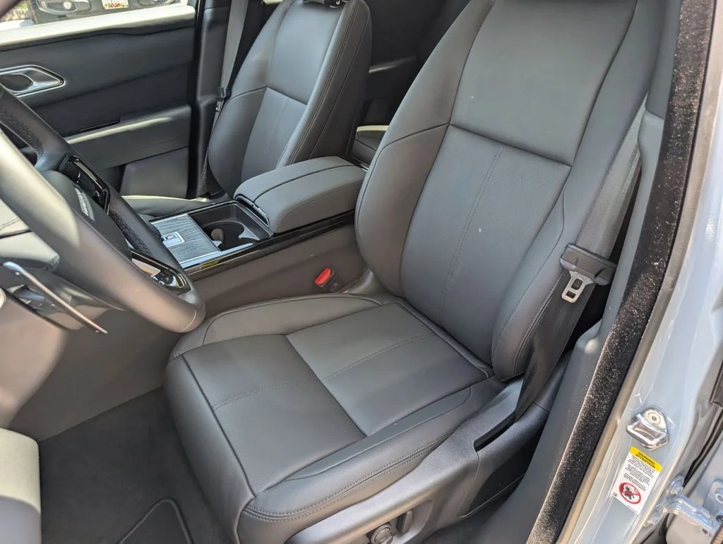 New 2026 Arroios Grey Land Rover Dynamic SE image 5
