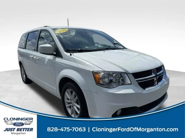 Used 2019 White Dodge SXT image 1