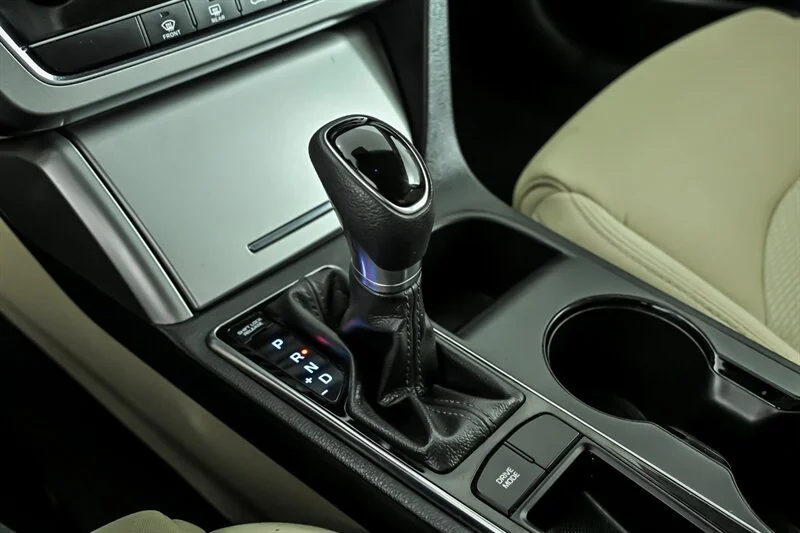 Used 2017 Phantom Black Hyundai  image 26