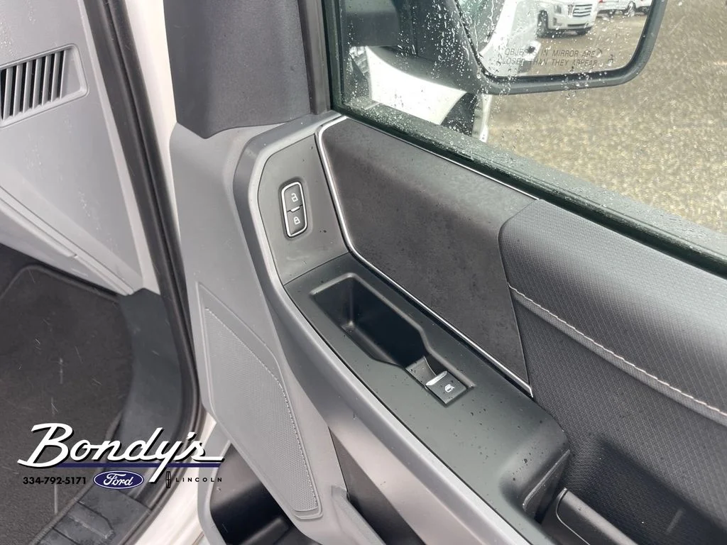 Used 2025 Oxford White Ford XLT image 21