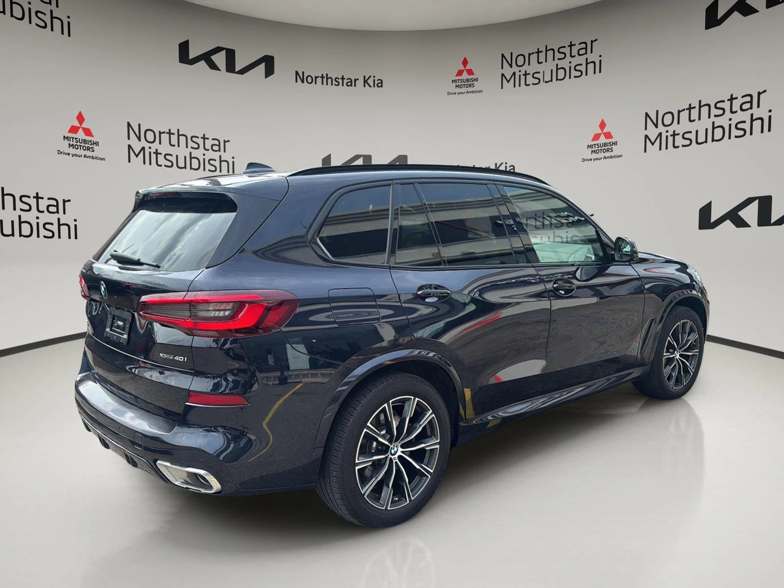 Used 2023 Carbon Black Metallic BMW xDrive40i image 13