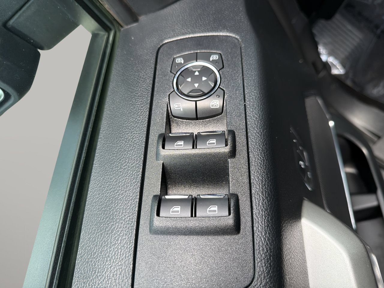 Used 2019 Magnetic Ford Lariat image 17