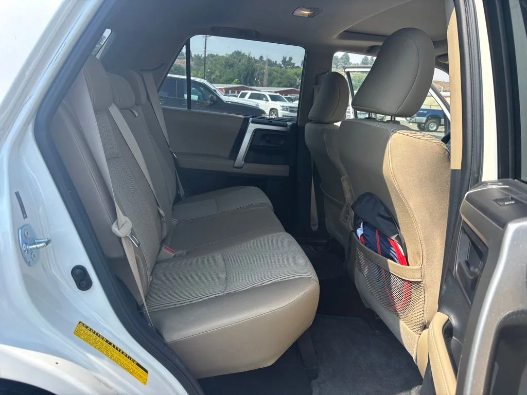 Used 2010 Blizzard Pearl Toyota SR5 image 10
