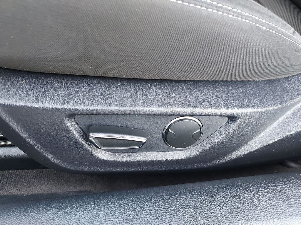 Used 2015 Black Ford V6 image 18
