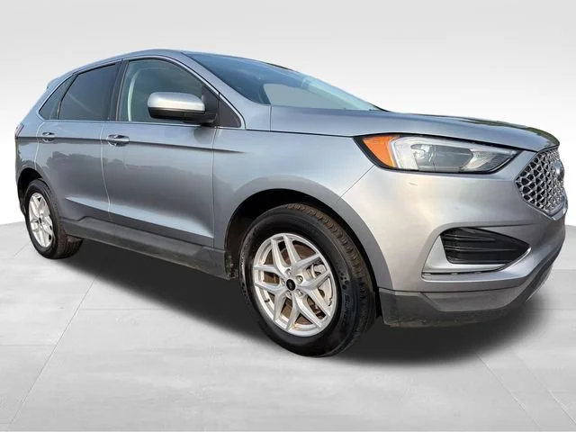 Used 2024 Silver Ford SEL image 9
