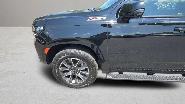 Used 2023 Black Chevrolet Z71 image 33