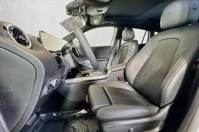 New 2026 Polar White Mercedes-Benz GLA 250 image 48