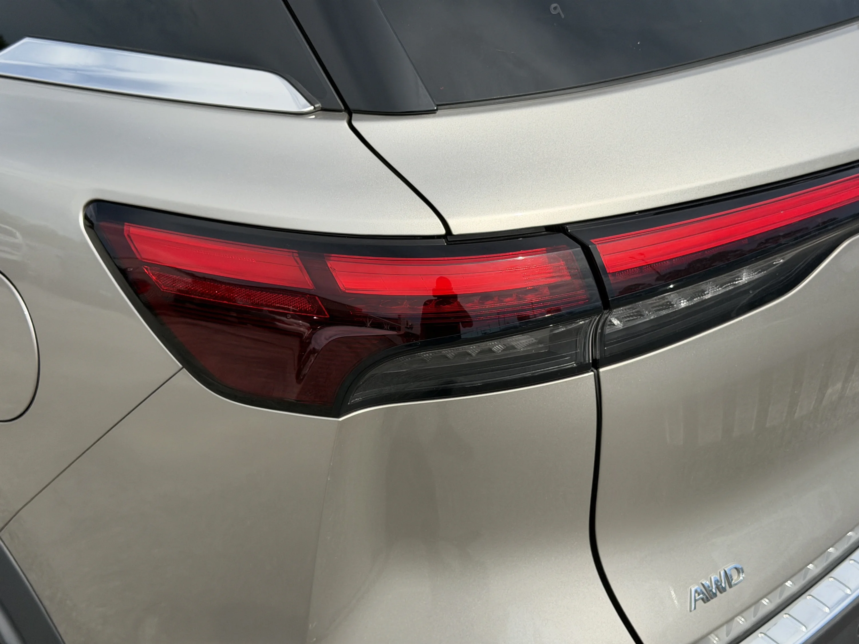 Used 2023 Warm Titanium/Black Obsidian INFINITI AUTOGRAPH image 13