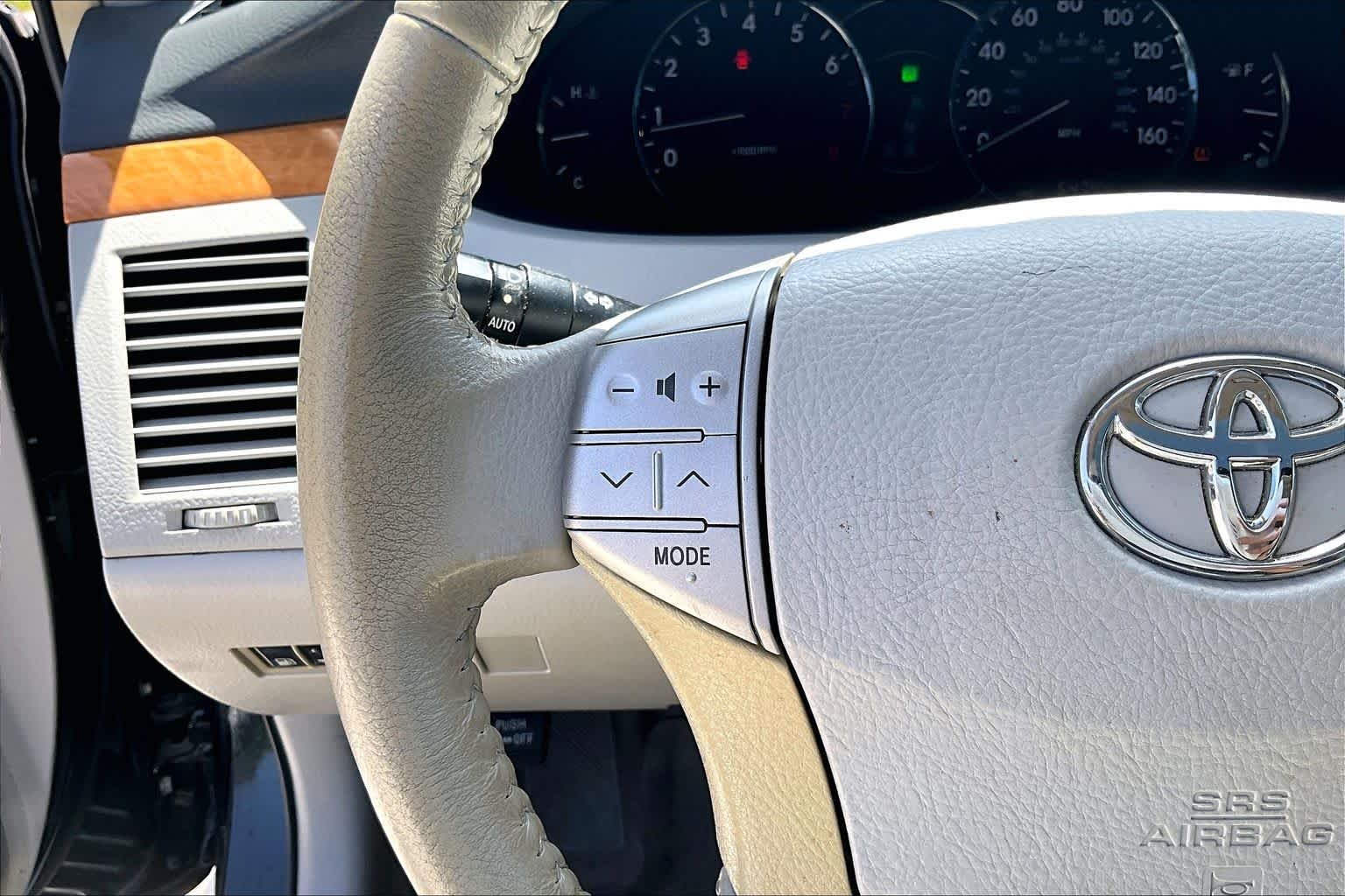 Used 2007 Black Toyota XLS image 21