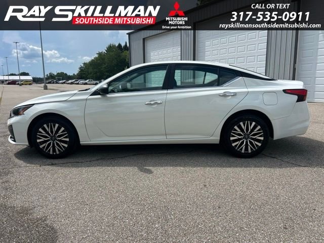 Used 2025 White Nissan 2.5 SV image 8