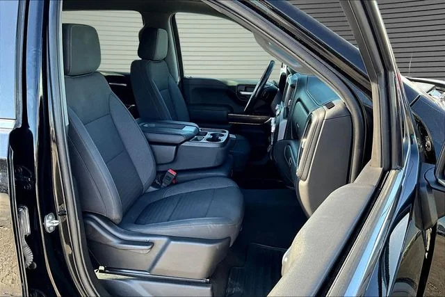 Used 2020 Black GMC SLE image 28