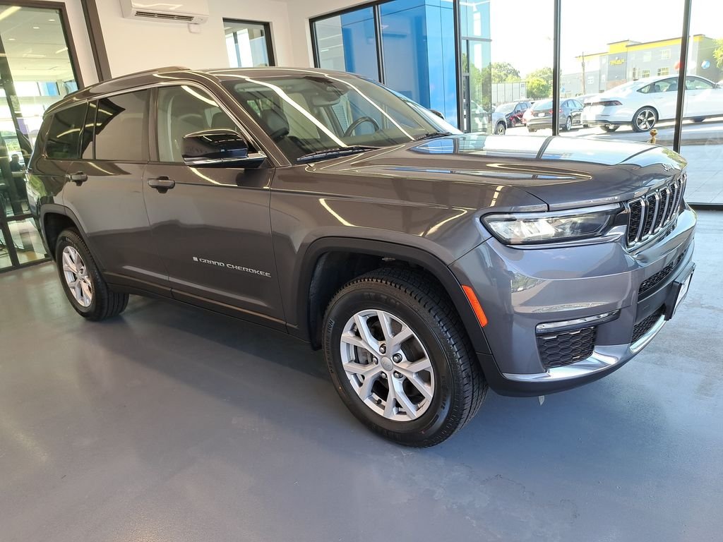 Used 2022 Gray Jeep Limited image 8