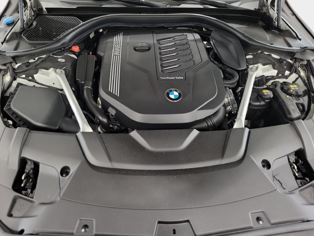 Used 2020 Alpine White BMW 740i image 29