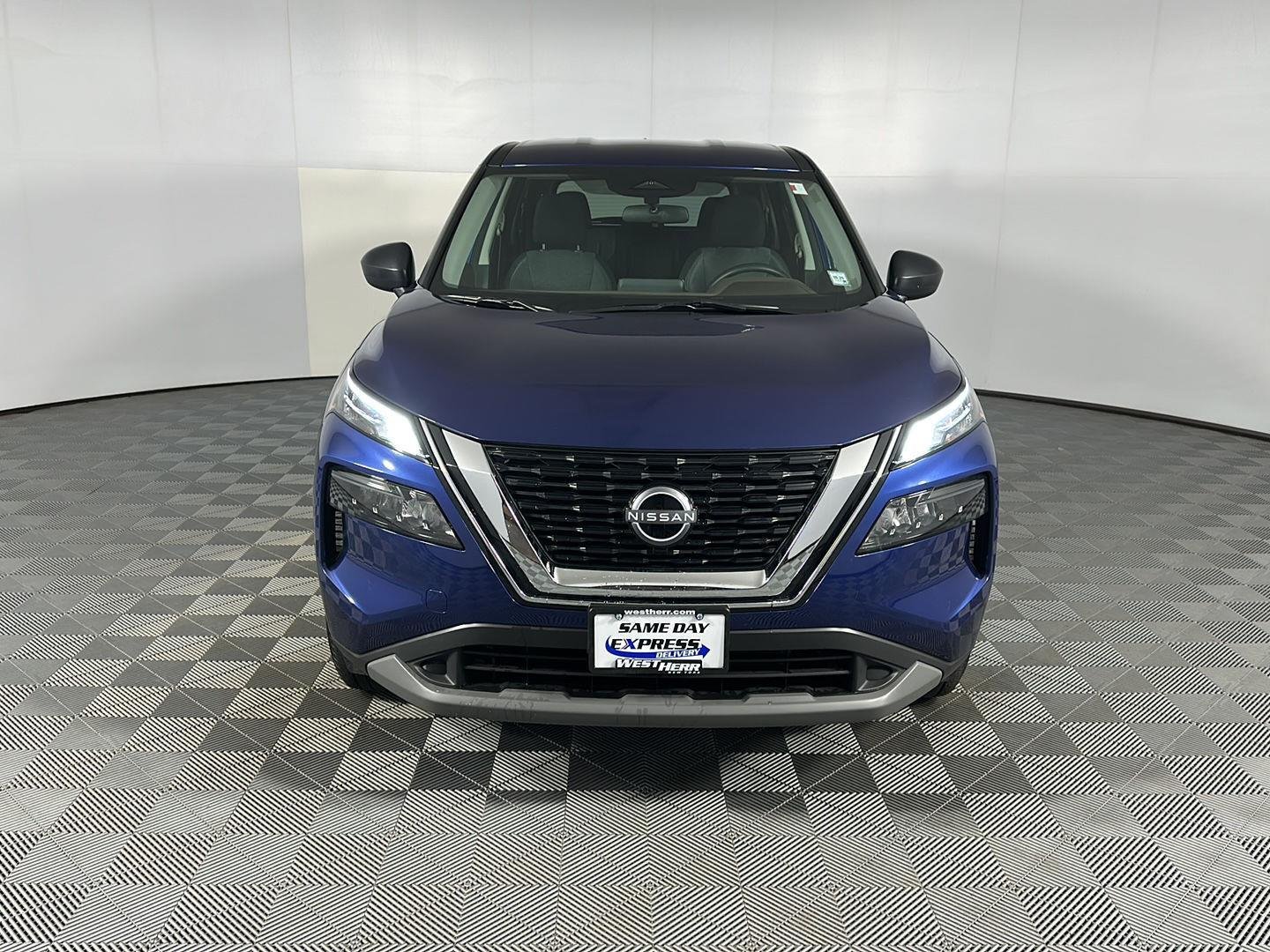 Used 2022 Caspian Blue Metallic Nissan S image 15
