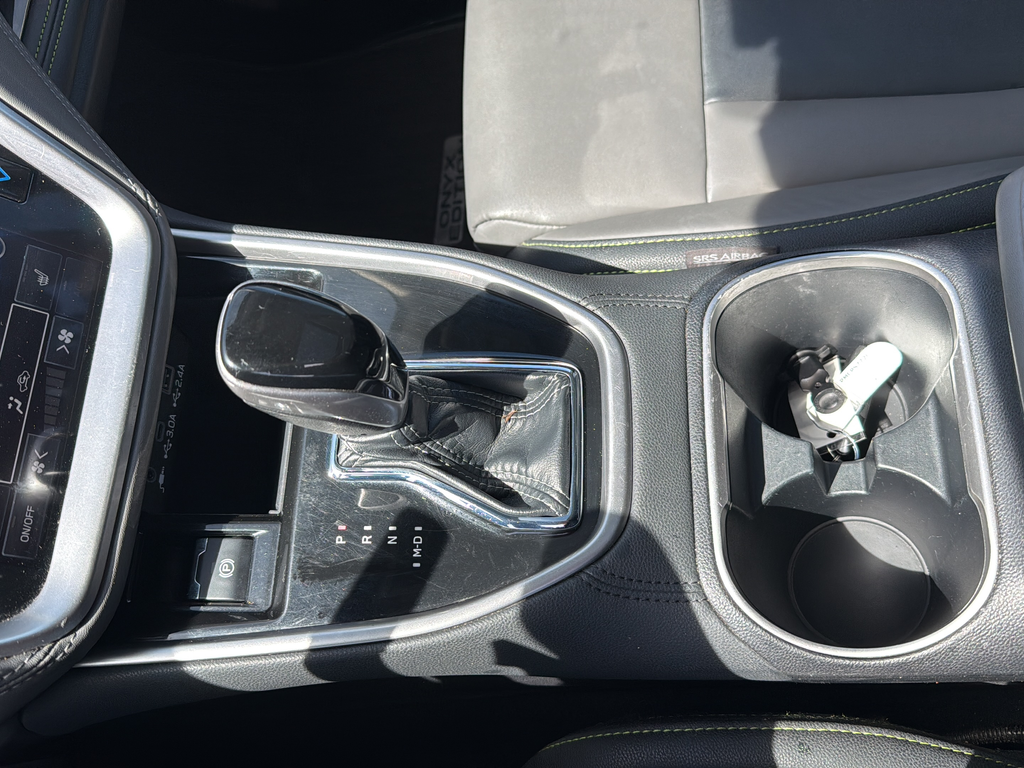 Used 2025 Silver Subaru Onyx Edition image 22