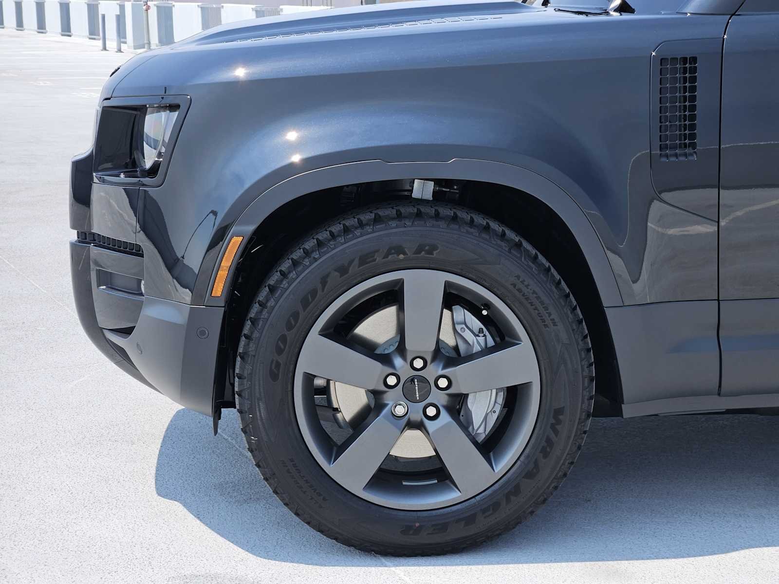 New 2026 Santorini Black LAND ROVER S image 9