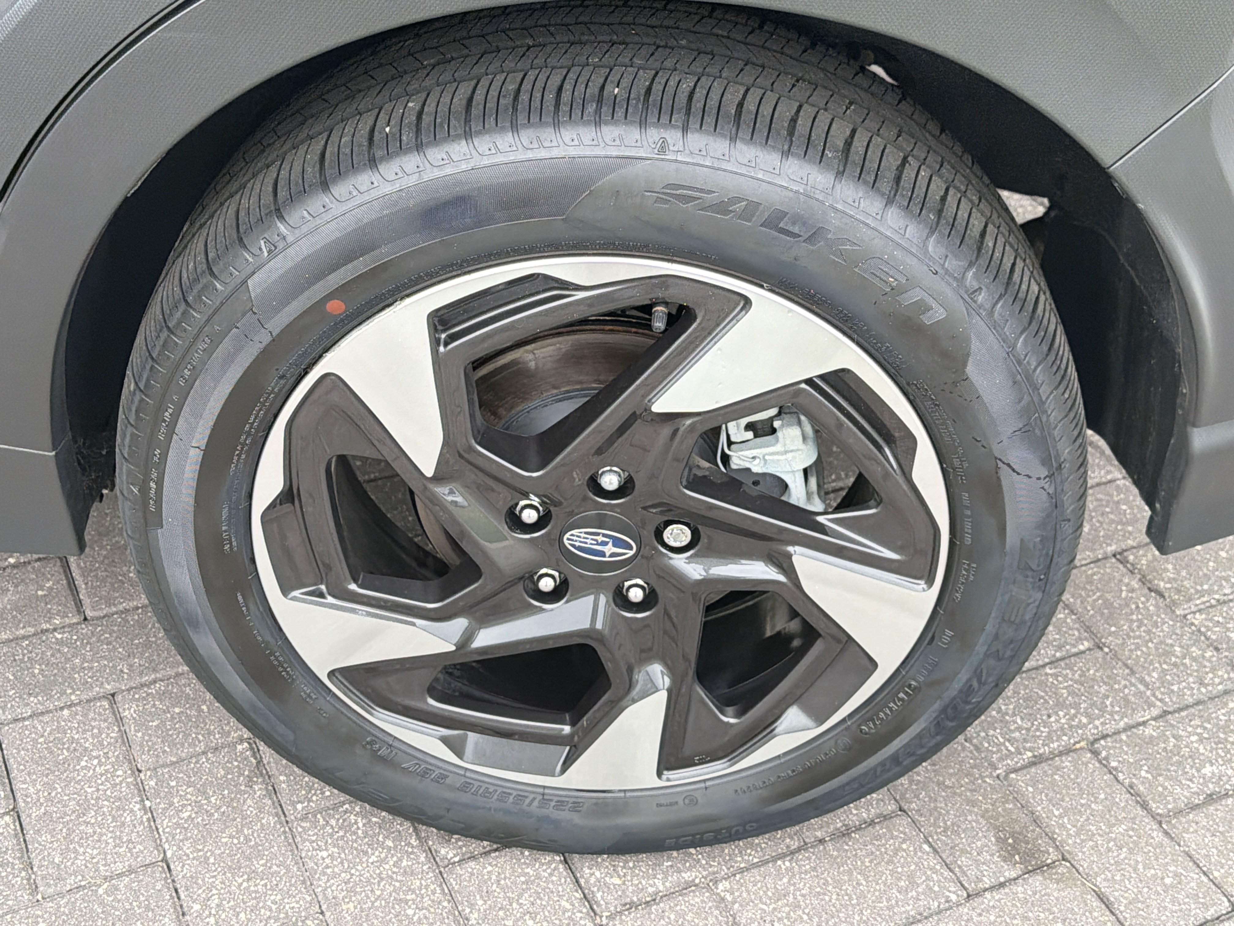 Certified Used 2025 Magnetite Gray Metallic/Crystal Black Silica Subaru Limited image 33